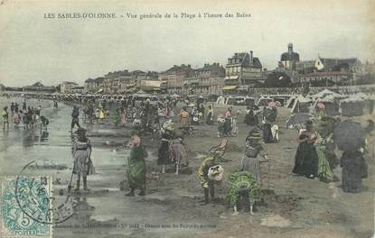 CPA FRANCE 85 "Sables d'Olonne, l'heure du bain"