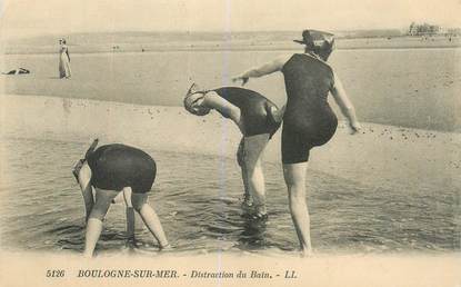 CPA FRANCE 62 "Boulogne sur Mer, le Bain" / BAIGNEUSES