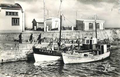 CPA FRANCE 85 "Noirmoutier, bateaux de pêche à l'Herbaudière"