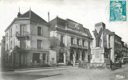 CPSM FRANCE 88 "Mirecourt, Place Thiers"