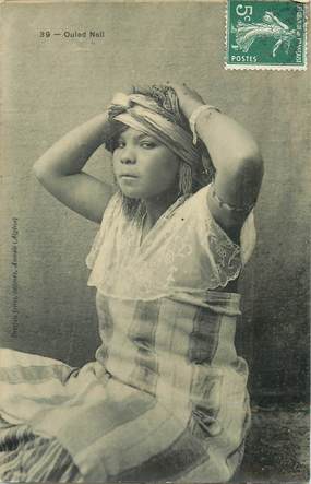 CPA ALGERIE / SCENES ET TYPES "Femme"