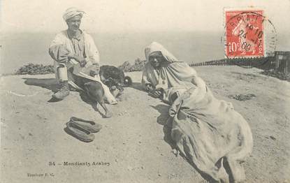 CPA ALGERIE / SCENES ET TYPES "Mendiants arabes"