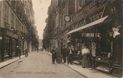CPA FRANCE 64 "Bayonne, rue Victor Hugo"