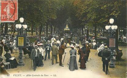 CPA FRANCE 03 "Vichy, allée centrale du Parc"