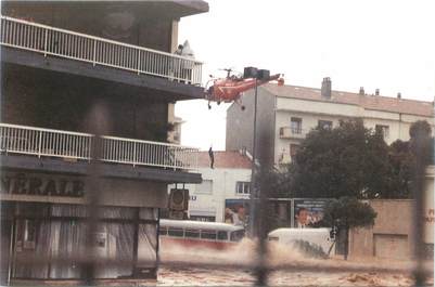 CPM FRANCE 30 "Nimes, Inondations du 03/10/1988"