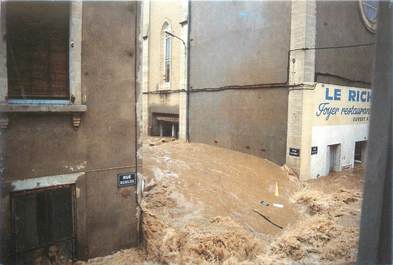 CPM FRANCE 30 "Nimes, Inondations du 03/10/1988"