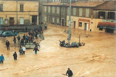 CPM FRANCE 30 "Nimes, Inondations du 03/10/1988"