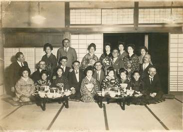 LOT 2 PHOTO ORIGINALE JAPON "Diner Japonais à Nagasaki, 1927 "