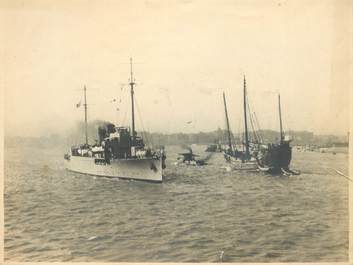 PHOTO ORIGINALE CHINE "Arrivée à Shanghaï, 1928" / BATEAU GUERRE