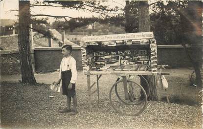 CARTE PHOTO MARCHAND DE CARTES POSTALES