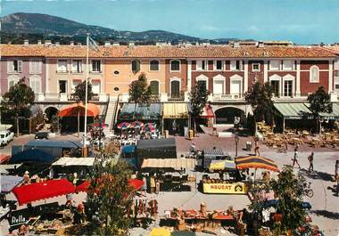 / CPSM FRANCE 83 "Port Grimaud, la place du marché"