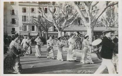 CARTE PHOTO FRANCE 06 "Cannes, les Arlésiennes en défilé, 1939"