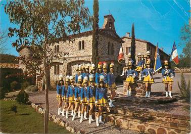 CPSM FRANCE 06 "Cannes, Majorettes devant la chapelle du Logis Sans Estello"