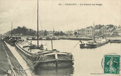 / CPA FRANCE 02 "Chauny, le canal au large" / BATTELLERIE