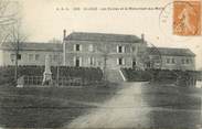 16 Charente / CPA FRANCE 16 "Alloue, les écoles et le monument aux morts"