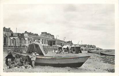 / CPSM FRANCE 14 "Luc sur Mer, sur la plage"