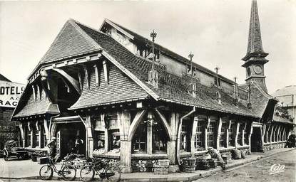 CPSM FRANCE 76 "Etretat, le Marché normand"