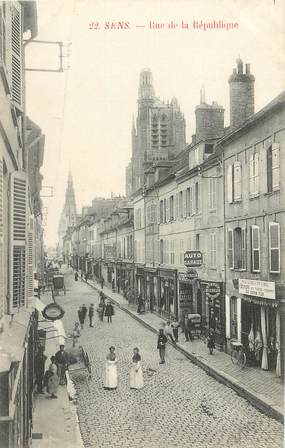 / CPA FRANCE 89 " Sens, rue de la république"