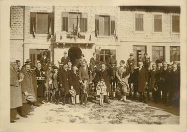 PHOTO FRANCE 06 "Mandelieu, les amazones du Raid Paris Cannes devant la mairie"