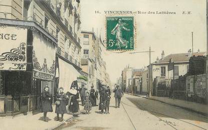 / CPA FRANCE 94 "Vincennes, rue des laitières"