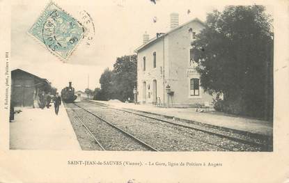 CPA FRANCE 86 "Saint Jean de Sauves, la gare" / TRAIN