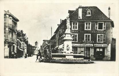 / CPSM FRANCE 38 "Les Abrets, rue Gambetta"