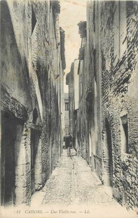 CPA FRANCE 46 "Cahors, une vieille rue"