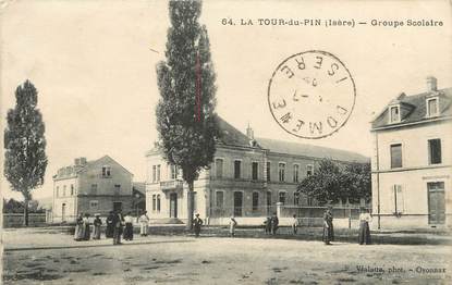 / CPA FRANCE 38 "La Tour du Pin, groupe scolaire"  