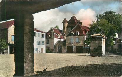 CPA FRANCE 46 "Castelnau-Bretenoux, la Place de la Mairie"