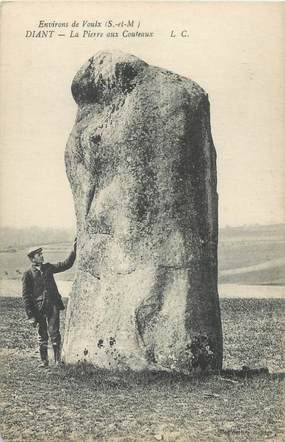 CPA FRANCE 77 "Diant, la pierre aux couteaux, menhir" / FOLKLORE