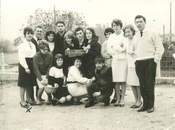 PHOTO FRANCE 38 "Saint André le Gaz, 1964, groupe théâtral"