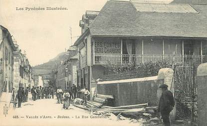 / CPA FRANCE 64  "Vallée d'Aspe, Bedous, la rue Gambetta"