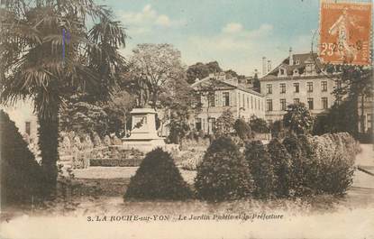 CPA FRANCE 85 "La Roche sur Yon, le jardin public et la préfecture"