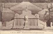 63 Puy De DÔme / CPA FRANCE 63 "Thiers" / MONUMENT AUX MORTS DE LA GUERRE