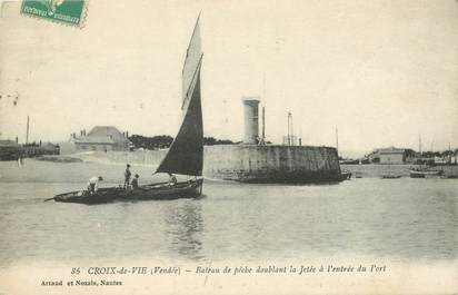 CPA FRANCE 85 "Saint Gilles Croix de Vie, bateau de pêche"