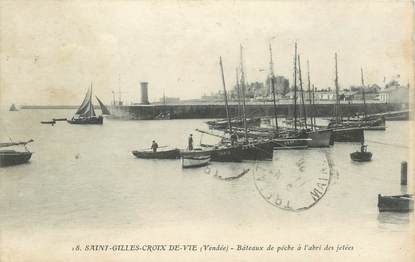 CPA FRANCE 85 "Saint Gilles Croix de Vie, bateaux de pêche"