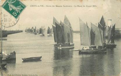CPA FRANCE 85 "Saint Gilles Croix de Vie, bateaux sardiniers"