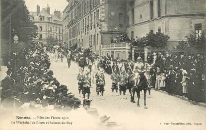 / CPA FRANCE 35 "Rennes, fête des Fleurs 1910, le maréchal de Biron, et suisses du Roy"
