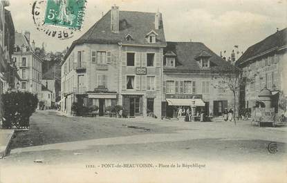 CPA FRANCE 38 "Pont de Beauvoisin, Place de la République"