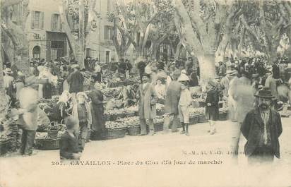 CPA FRANCE 84 "Cavaillon, Place du Clos un jour de Marché"