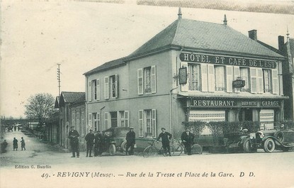 CPA FRANCE 55 "Revigny, rue de la tresse et place de la gare"