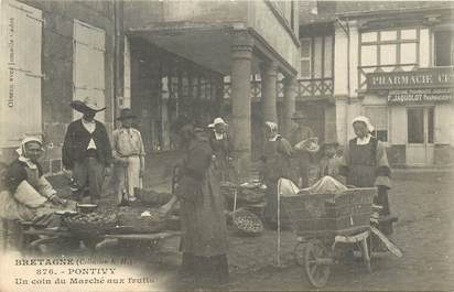 CPA FRANCE 56 "Pontivy, Marché aux fruits"