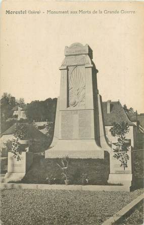 CPA FRANCE 38 "Morestel, monument aux morts"