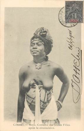 CPA GUINEE "Conakry, costume de jeune fille après la circoncision" / NU