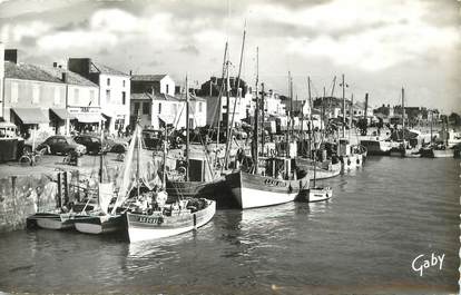 CPSM FRANCE 85 "Saint Gilles sur vie, quai du port fidèle" BATEAU DE PÊCHE