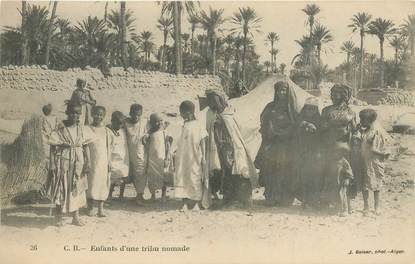 CPA ALGERIE / SCENES ET TYPES / GEISER "Enfants d'une tribu nomade"