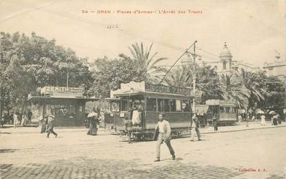 CPA ALGERIE "Oran, Place d'Armes, arrêt des tramways"