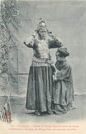 CPA CHINE "Yunnan, Femme de Mong Tzeu en costume de fête"