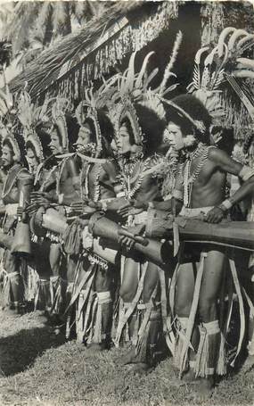 CPSM PAPOUASIE / NOUVELLE GUINEE "Danseurs battant du Tambour et chantant"