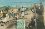 Afrique CPA MADAGASCAR "Campement indigène, Bourjane portant du riz"